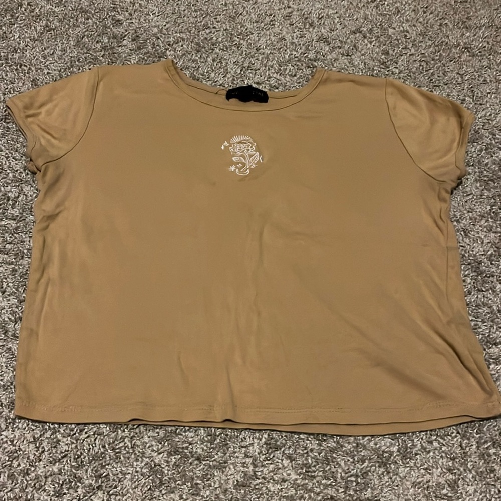 Social Scene tee with desert rose